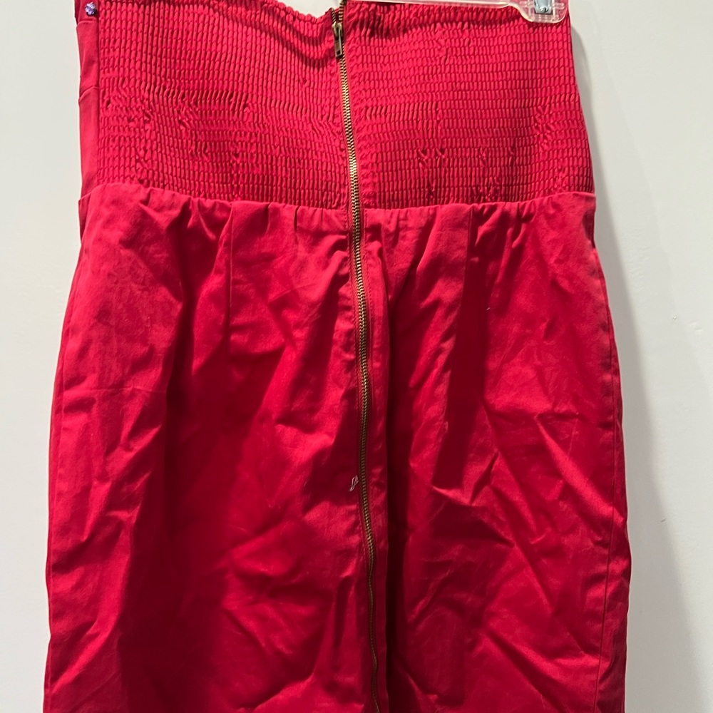 Red sleeveless dress